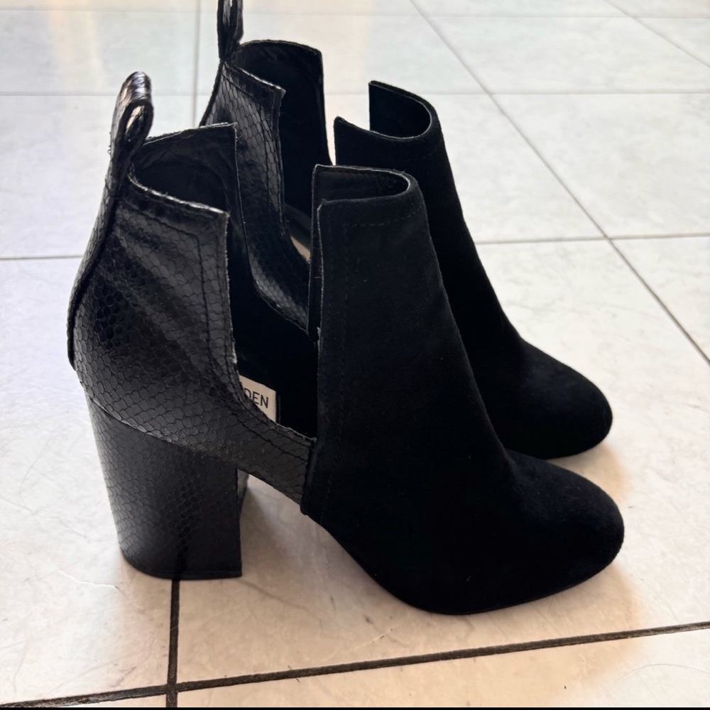 Steve Madden Sleek Black Leather Boots